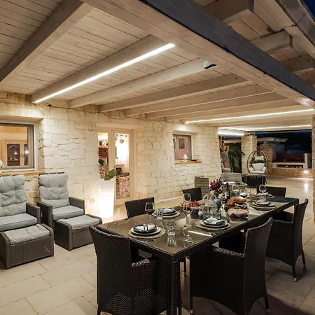 Villa White Stone House 6&1, Emma Ostuni
