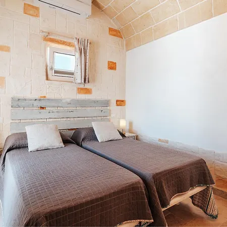 White Stone House 6&1, Emma Villa