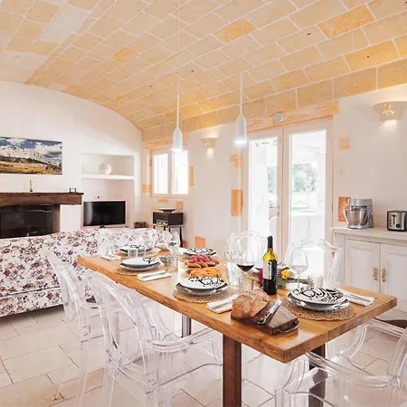 White Stone House 6&1, Emma Ostuni