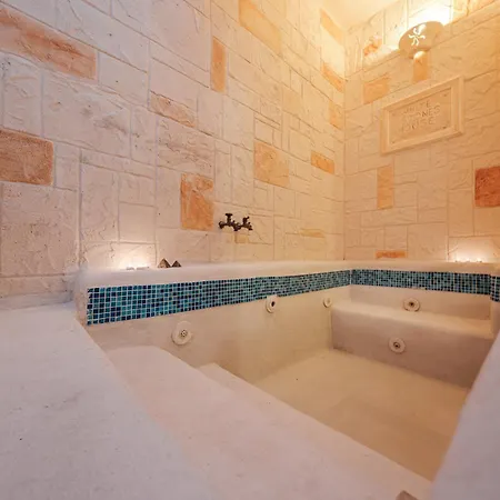Villa White Stone House 6&1, Emma Ostuni