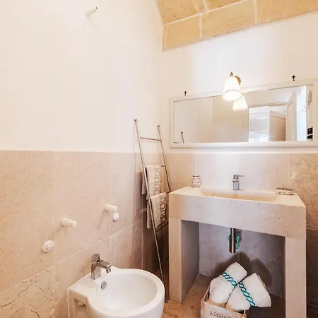 White Stone House 6&1, Emma Villa *