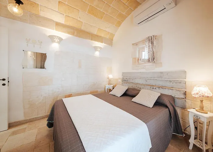 White Stone House 6&1, Emma Ostuni